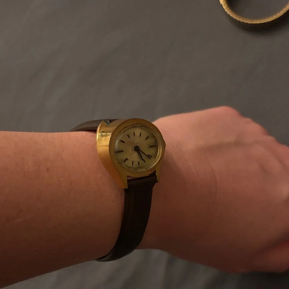 Timex Vintage Women's Gold-Tone Case Watch with Brown Leather Strap Dead Battery
